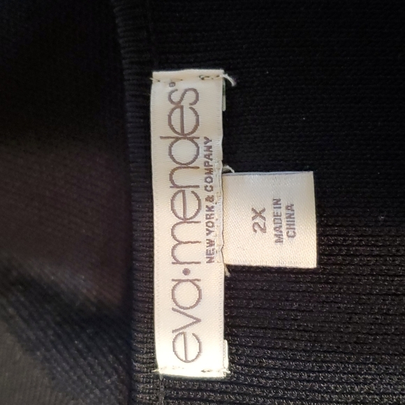 Two piece gorgeous black skirt,, coordinating top white accent Eva Mendes knit - Picture 5 of 5